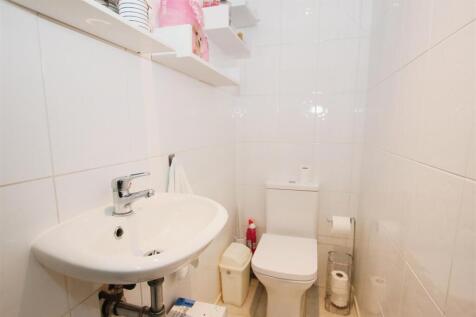 SEPARATE FIRST FLOOR WC