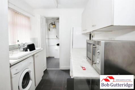 FITTED KITCHEN