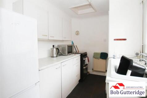 FITTED KITCHEN