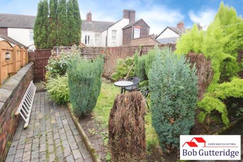 ENCLOSED REAR GARDEN
