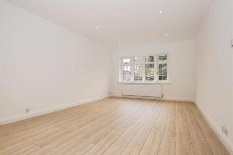 OPEN PLAN THROUGH LOUNGE/DINING ROOM