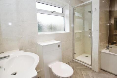 FIRST FLOOR FOUR PIECE BATHROOM