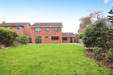 ENCLOSED REAR GARDEN