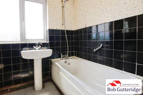 FIRST FLOOR BATHROOM