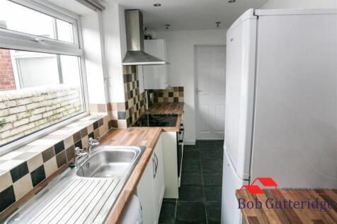 FITTED KITCHEN