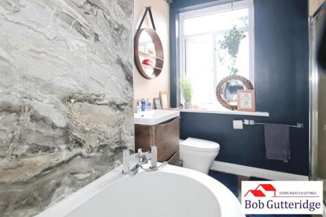 FIRST FLOOR FOUR PIECE BATHROOM
