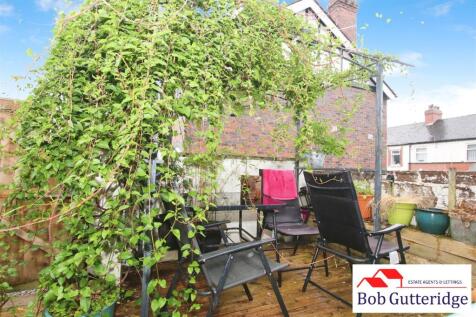 ENCLOSED REAR GARDEN