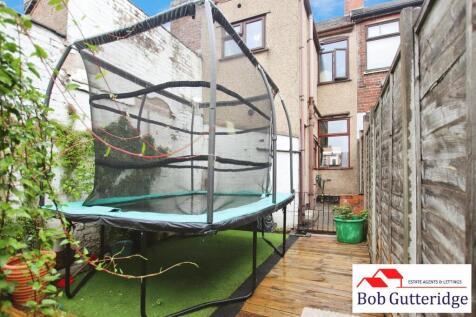 ENCLOSED REAR GARDEN