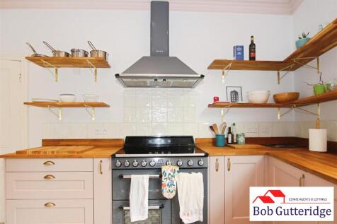 FITTED KITCHEN / DINING ROOM