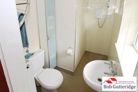 GROUND FLOOR "L" SHAPED SHOWER ROOM