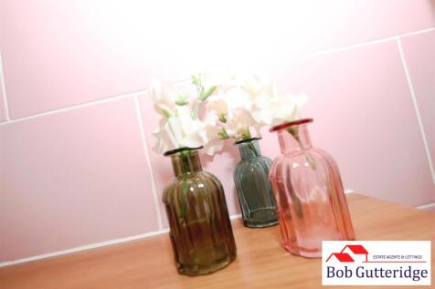 FIRST FLOOR BATHROOM