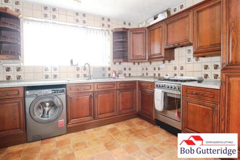 FITTED KITCHEN / DINER