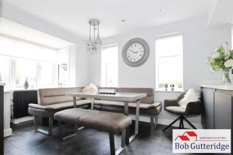 OPEN PLAN FITTED KITCHEN / DINING ROOM