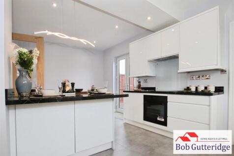 BEAUTIFUL NEW OPEN PLAN FITTED KITCHEN / DINER