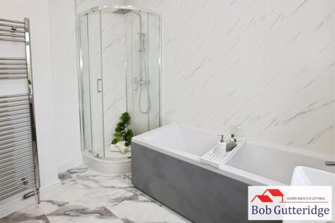 FIRST FLOOR LUXURY FOUR PIECE BATHROOM