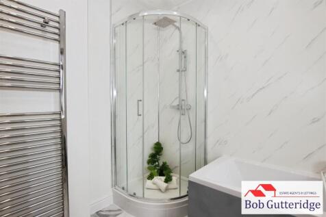 FIRST FLOOR LUXURY FOUR PIECE BATHROOM