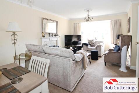 LOUNGE / DINING ROOM