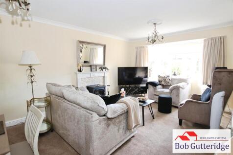 LOUNGE / DINING ROOM