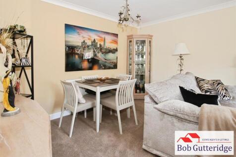 LOUNGE / DINING ROOM