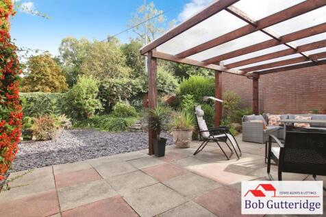 ENCLOSED REAR GARDEN