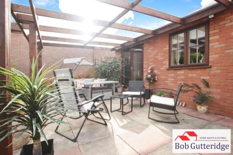 ENCLOSED REAR GARDEN