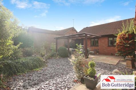 ENCLOSED REAR GARDEN