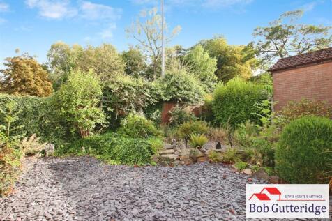 ENCLOSED REAR GARDEN