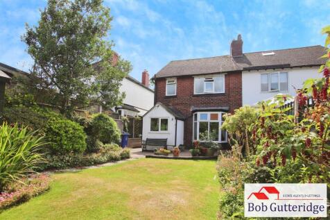 ENCLOSED REAR GARDEN