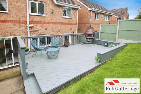 ENCLOSED REAR GARDEN