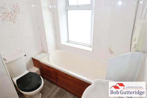 FIRST FLOOR BATHROOM