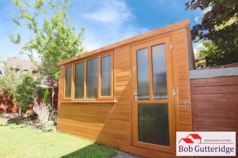 ENCLOSED REAR GARDEN