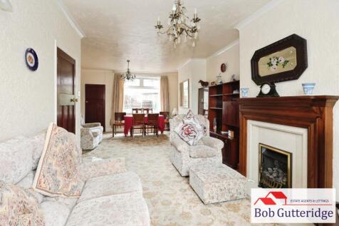 "L" SHAPED LOUNGE / DINING ROOM