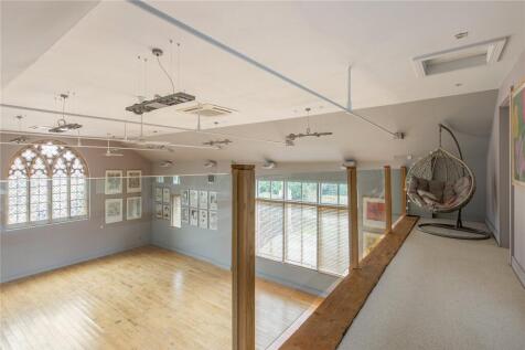 Leisure Barn - Hall