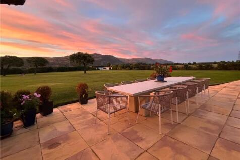 Al Fresco Dining