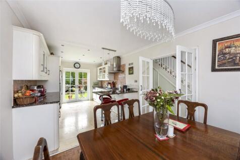 Kitchen/ Dining Area