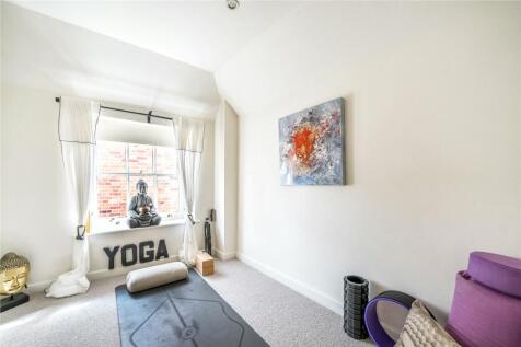 Bed/Yoga Studio