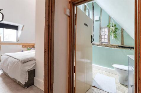 Bedroom/Bathroom