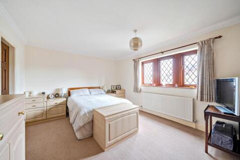 Principle bedroom (2).jpg