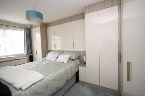 Bedroom 1 (Front)