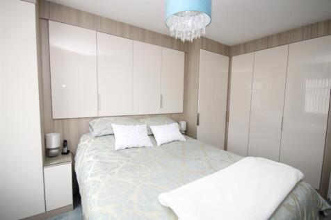 Bedroom 1 (Front)