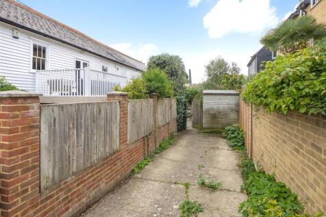 Island Wall, Whitstable