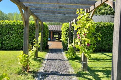 Pathway to pool view 2