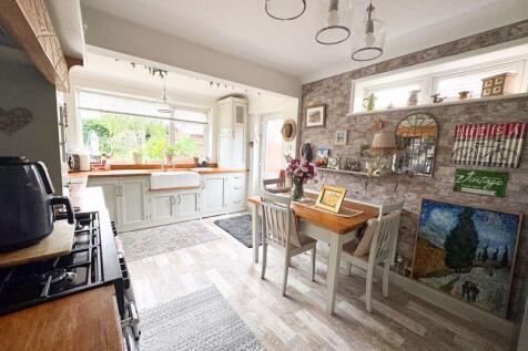 Kitchen-diner view 2 