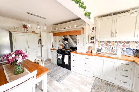 Kitchen-diner view 3