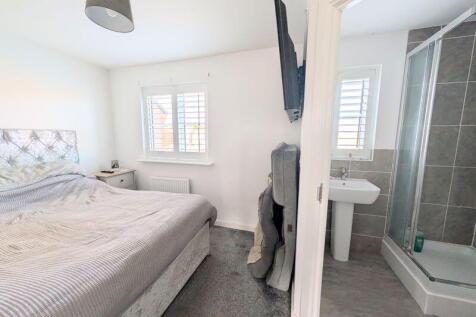 Bedroom and en-suite