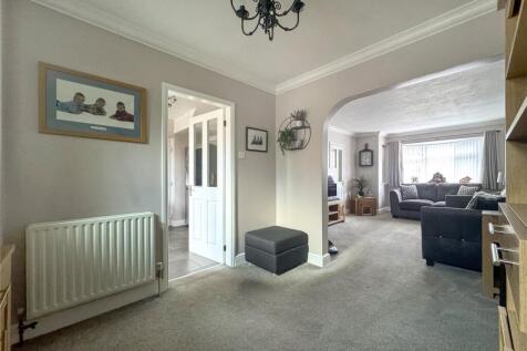 Dining Room &amp; Lounge