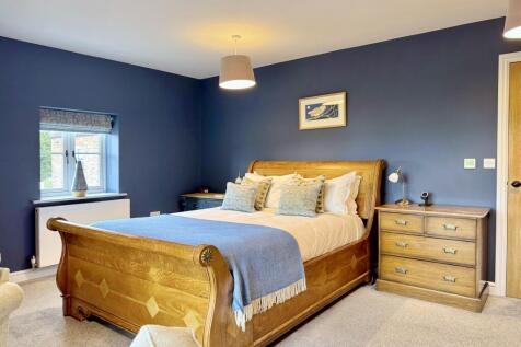 Principal Bedroom - Main House