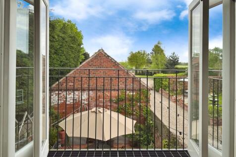 Principal Bedroom Balcony - Main House
