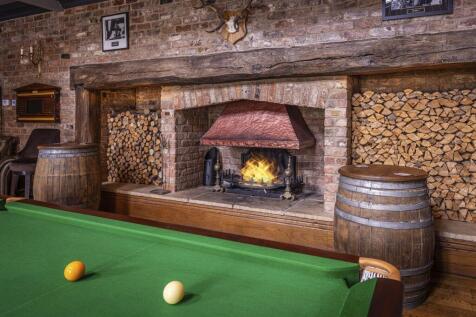 Bar/ Snooker Room