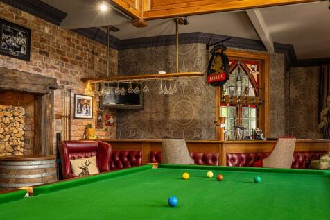 Bar/ Snooker Room